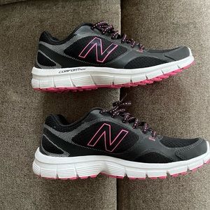 Womens 9 New Balance sneakers